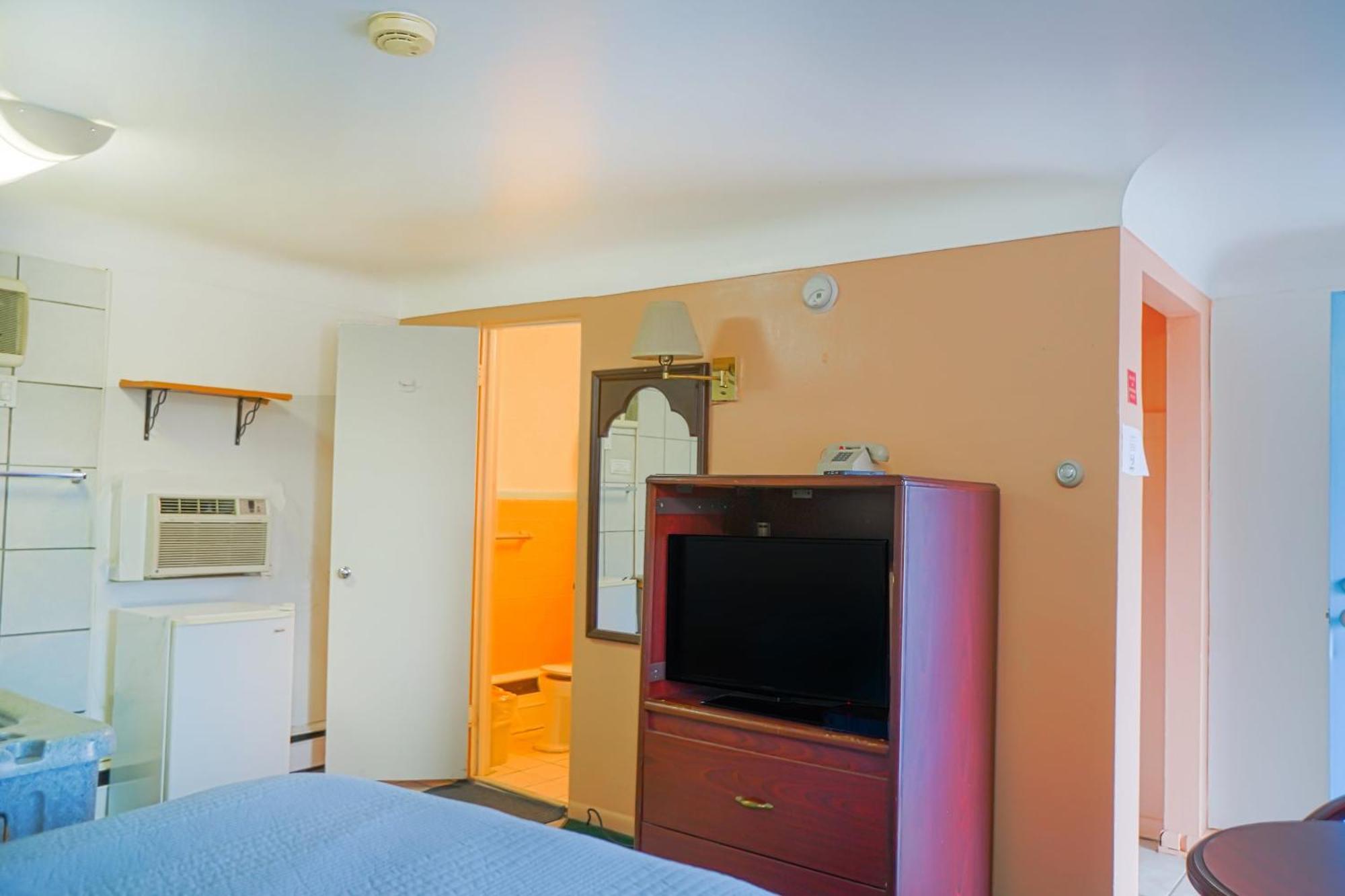 Bay Motel By Oyo Bay City Exterior photo
