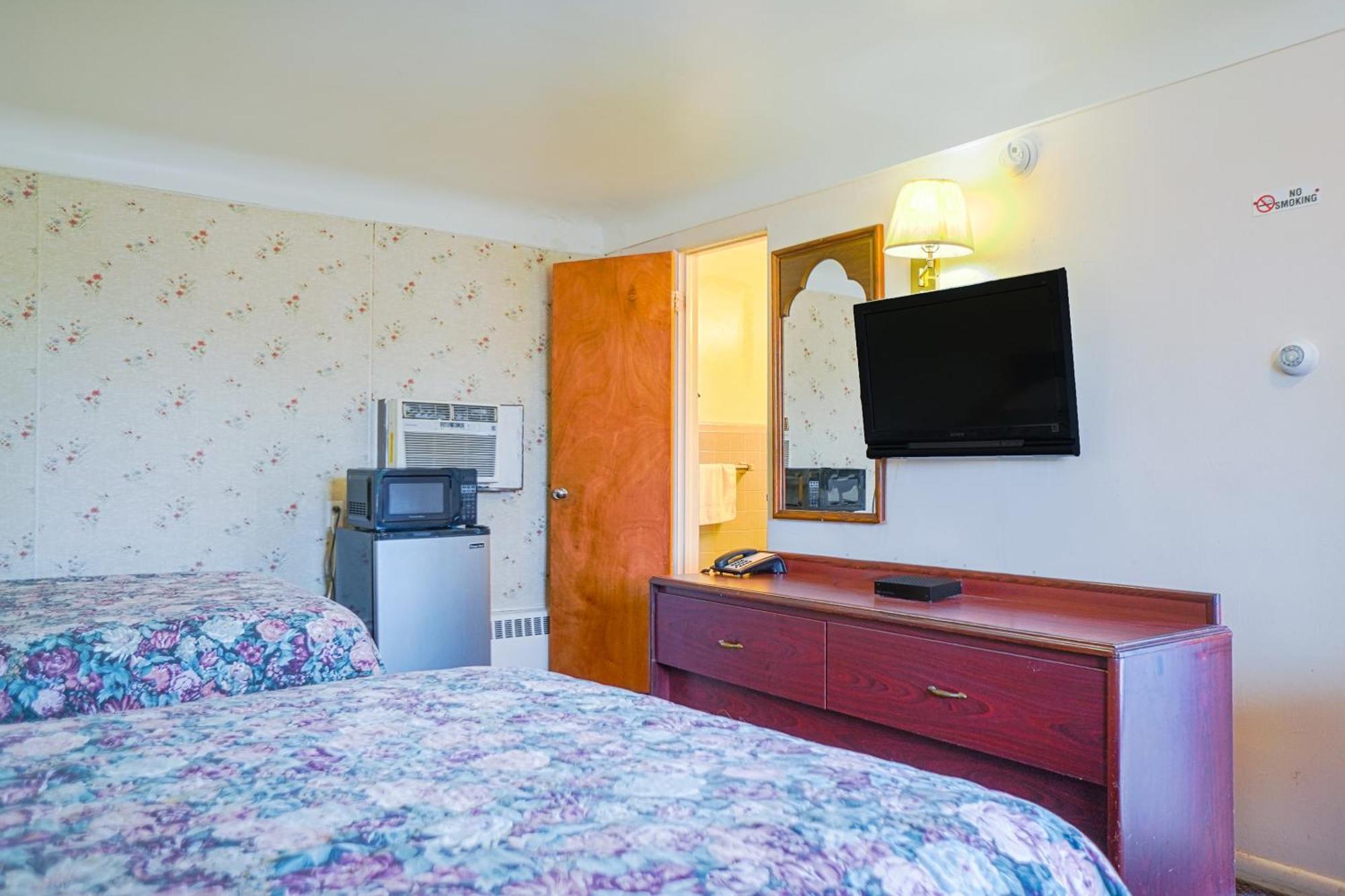 Bay Motel By Oyo Bay City Exterior photo