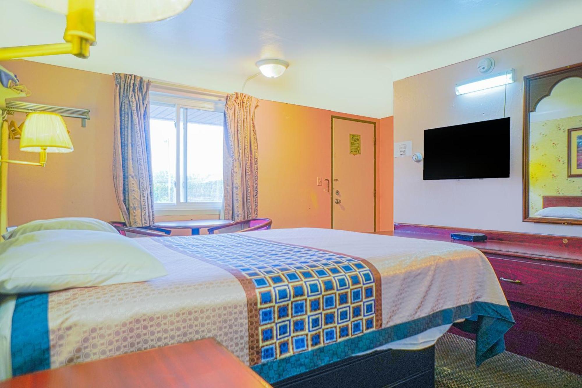 Bay Motel By Oyo Bay City Exterior photo