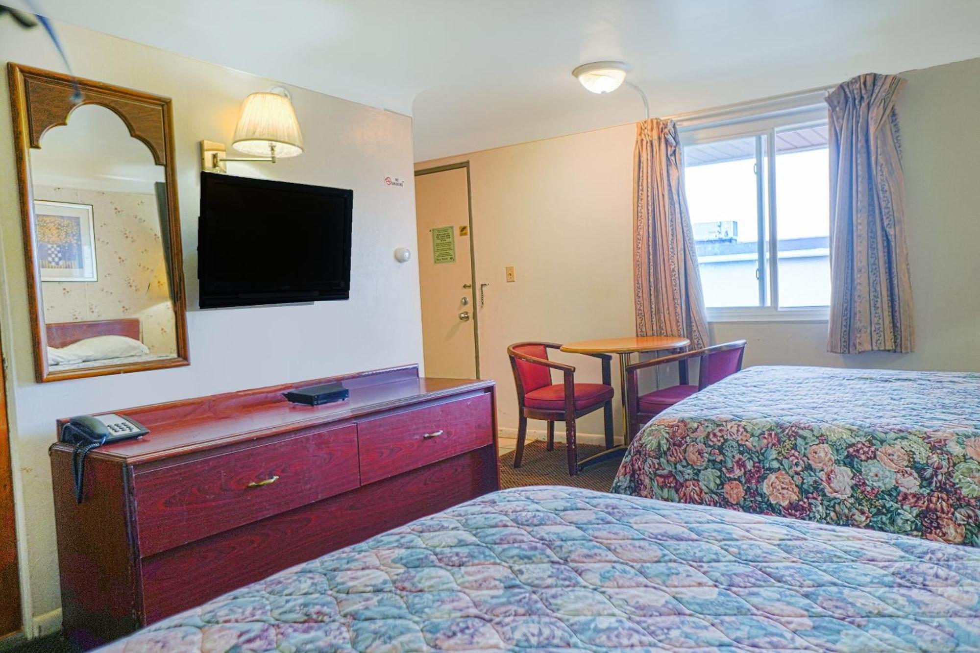 Bay Motel By Oyo Bay City Exterior photo