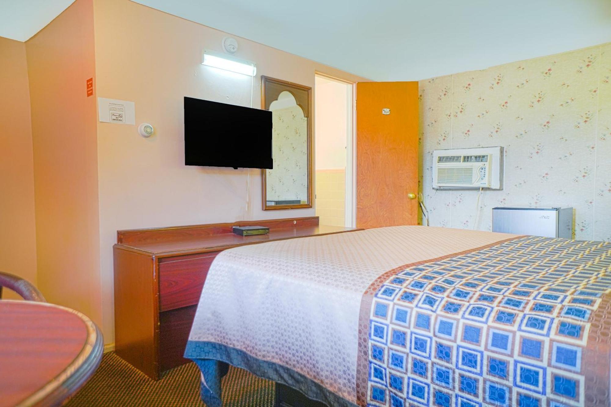 Bay Motel By Oyo Bay City Exterior photo